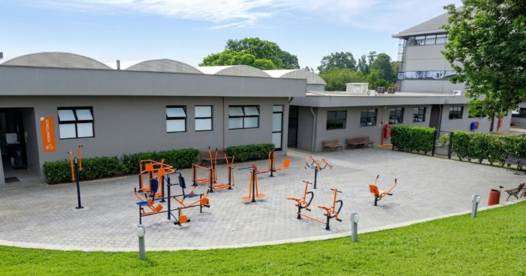 espaço mínimo para academia ao ar livre