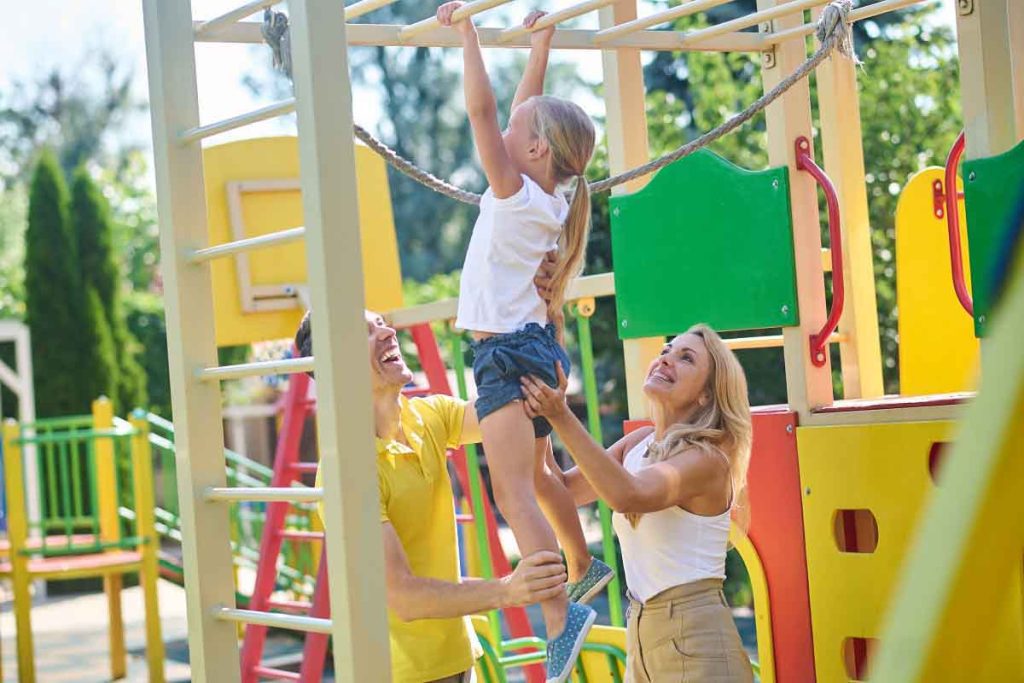 Um playground games é o espaço ideal para divertir as crianças.