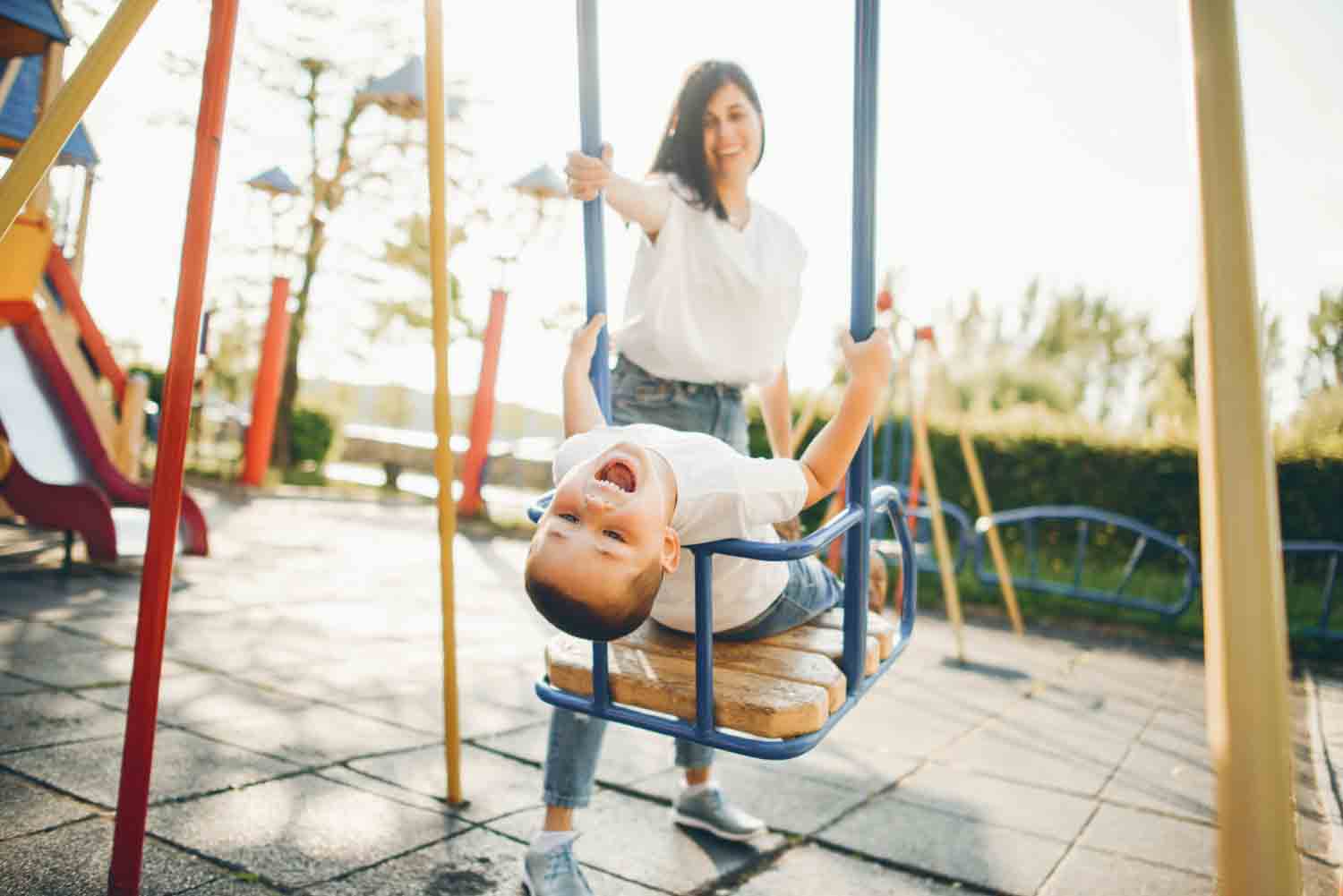 O balanço infantil permite que as crianças brinquem e ao mesmo tempo evoluam habilidades, muito importante para seu crescimento