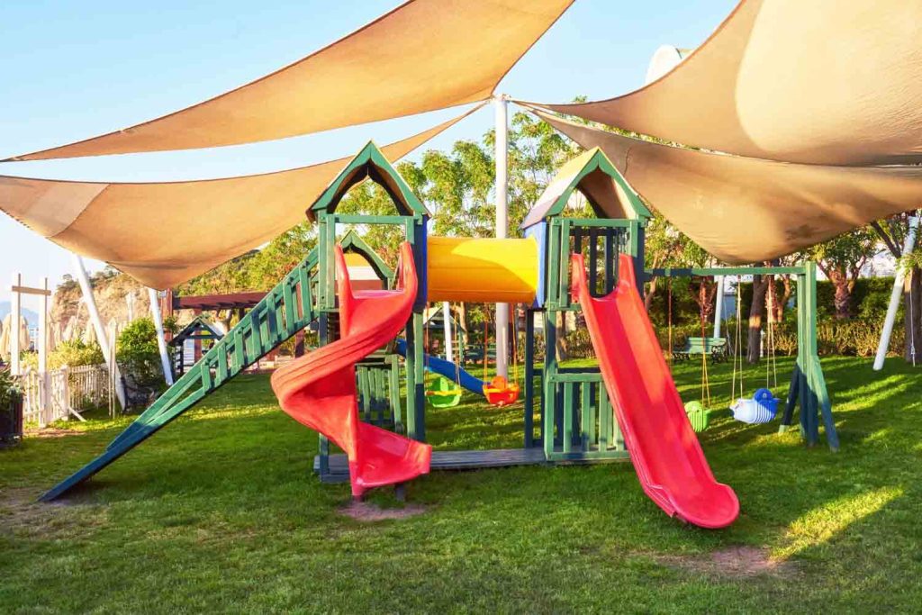 Saiba o que é playground, os principais diferenciais dessa área de recreação para crianças e os tipos mais comuns no mercado