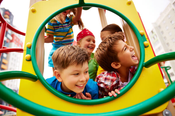 O que Não Pode Faltar em um Playground: Elementos Essenciais para Diversão e Segurança