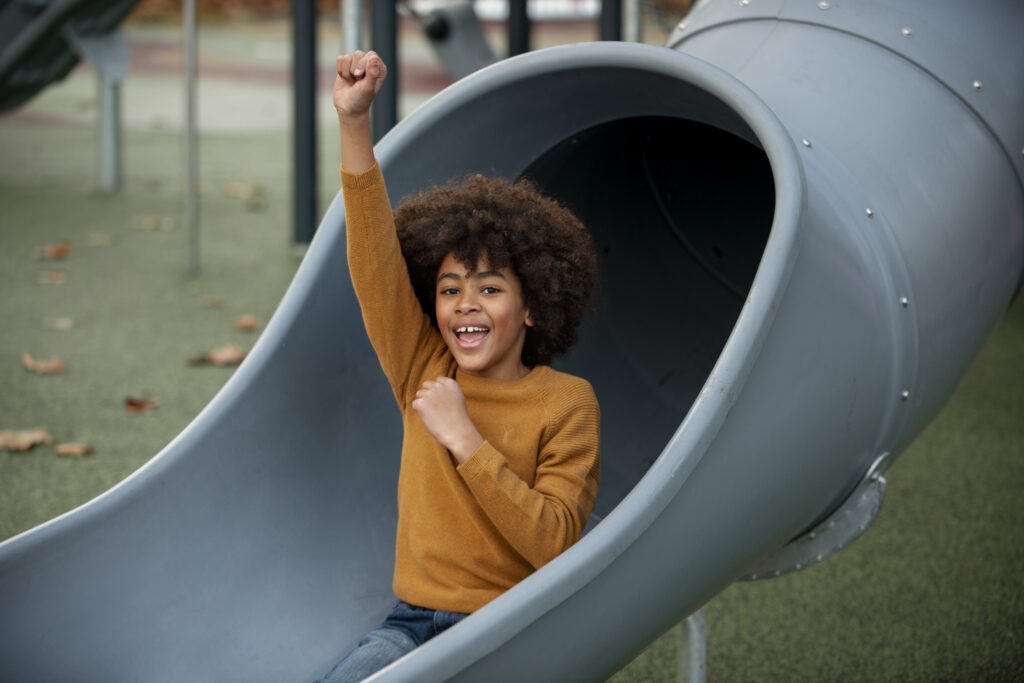 Os riscos dos playgrounds de madeira às crianças  